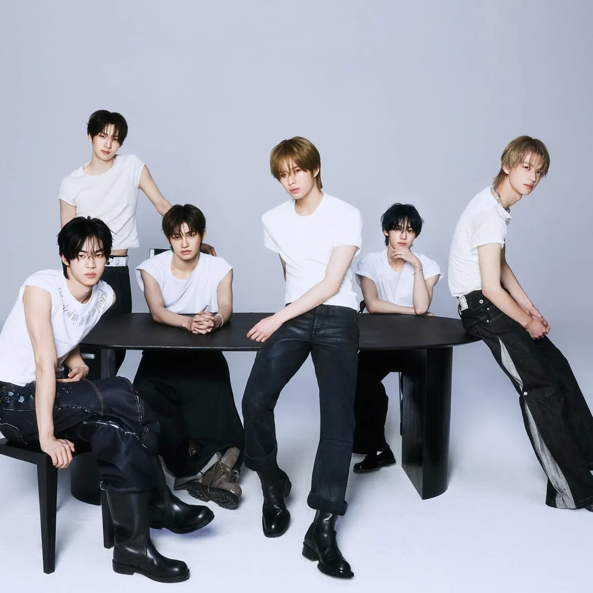 TWS (투어스) official profile photograph