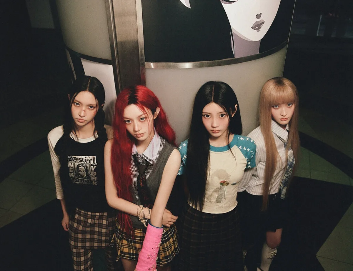 ILLIT (아일릿) official profile photograph