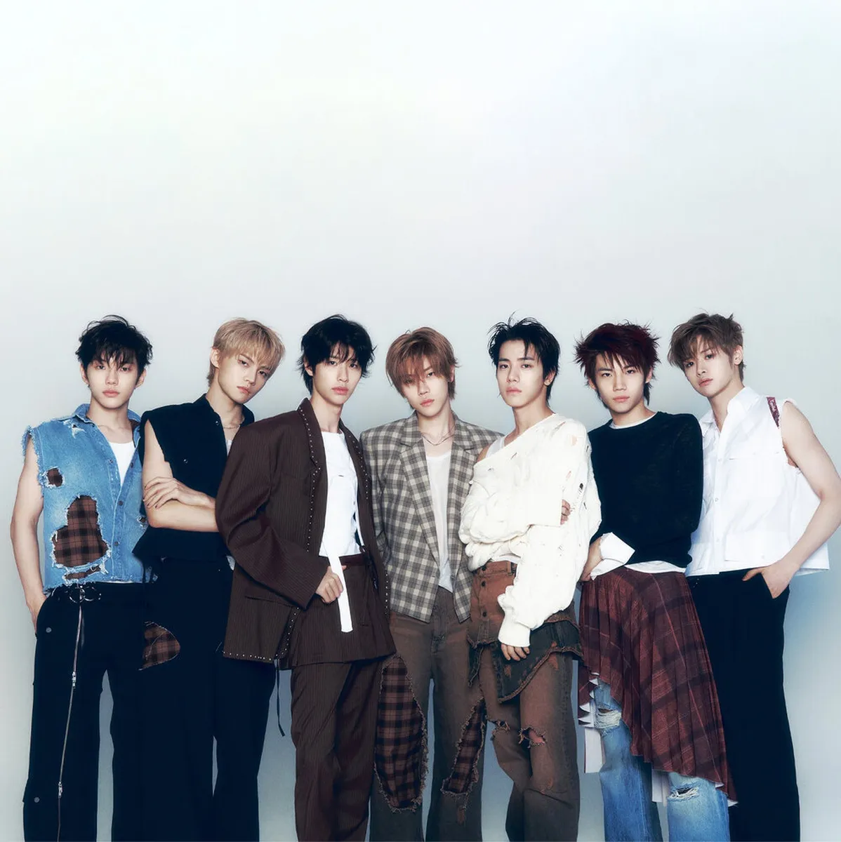 CLOSE YOUR EYES (클로즈 유어 아이즈) official profile photograph